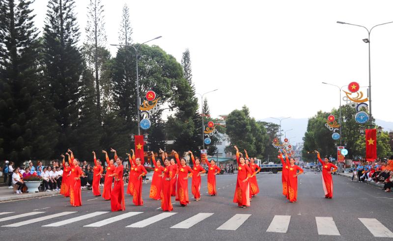 Lực lượng dân quân tự vệ Bảo Lộc tập huấn