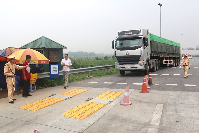 Lỗi chở người trên thùng xe tải bị phạt bao nhiêu tiền mới nhất?