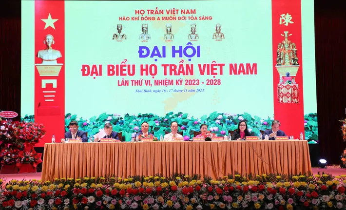 Chủ tọa điều hành Đại hội