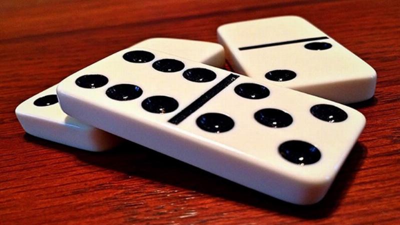 Luật chơi Domino cơ bản: Hình ảnh minh họa cách ghép các quân bài Domino với nhau theo luật.