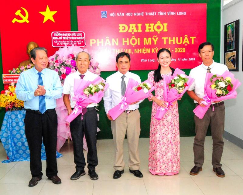 Tháng 6 trong văn học nghệ thuật